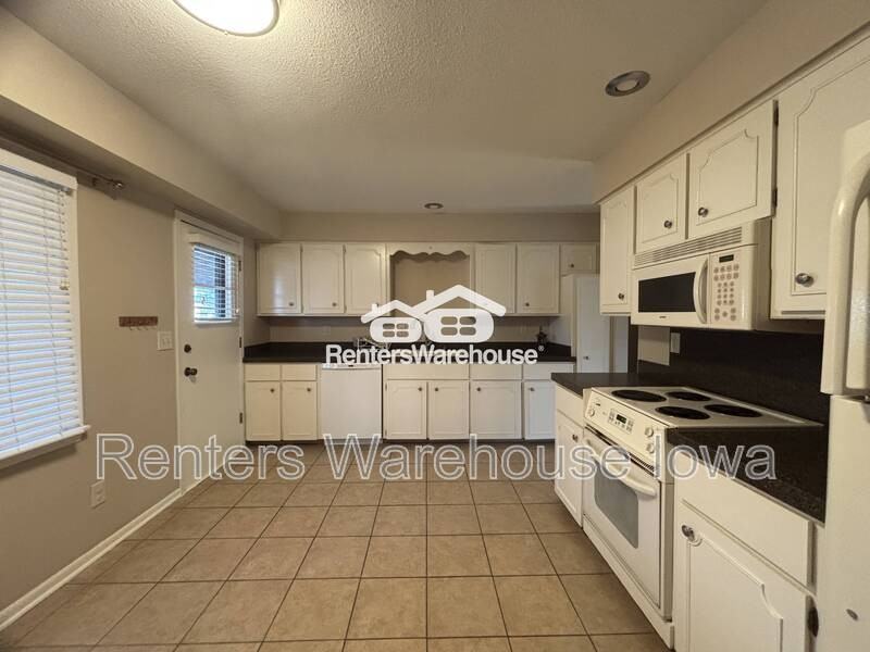 1200 31st St - Photo 3 of 23