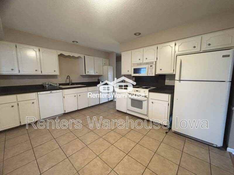 1200 31st St - Photo 4 of 23