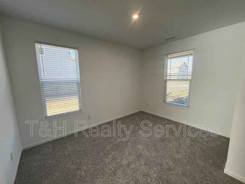4801 E Summerfield Dr - Photo 7 of 50