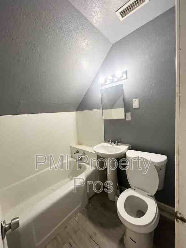 1235A N 26th St - Photo 3 of 6