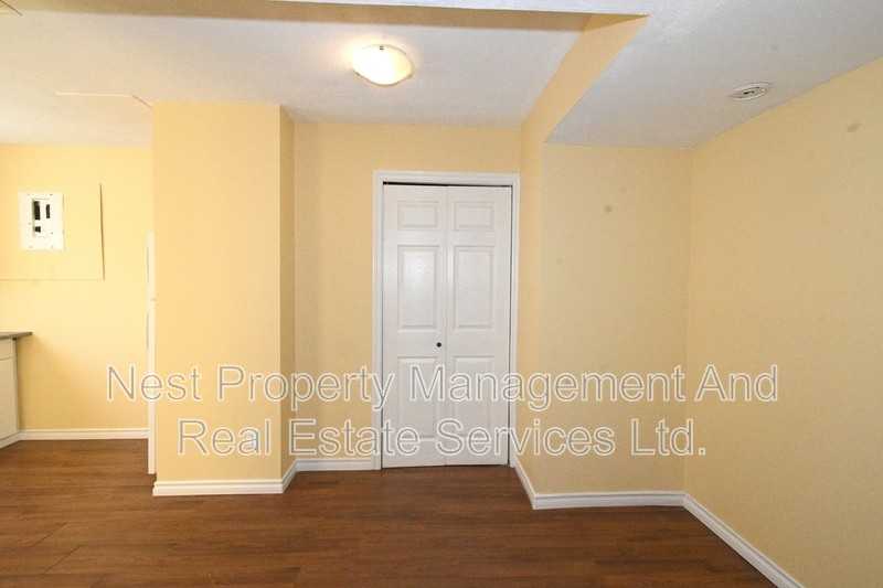 2424B Oak St #1 - Photo 3 of 12