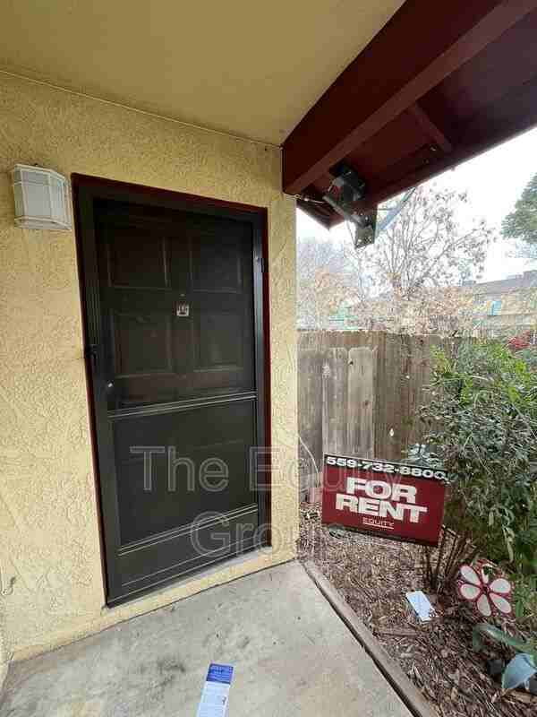 102 E Henderson Ave - Photo 2 of 17