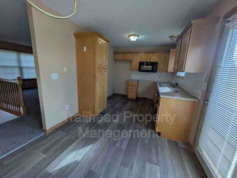 8416 Pershing Rd - Photo 6 of 19