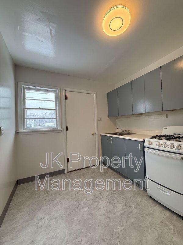 417 14th St N - Photo 3 of 14
