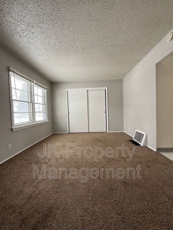 417 14th St N - Photo 4 of 14