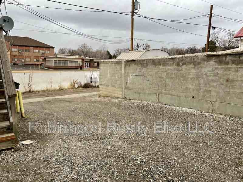 647 Cedar St - Photo 3 of 23