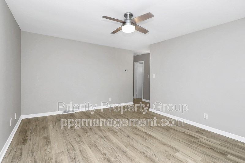 1806 Herrin Ave - Photo 3 of 22