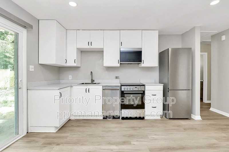 1806 Herrin Ave - Photo 4 of 22