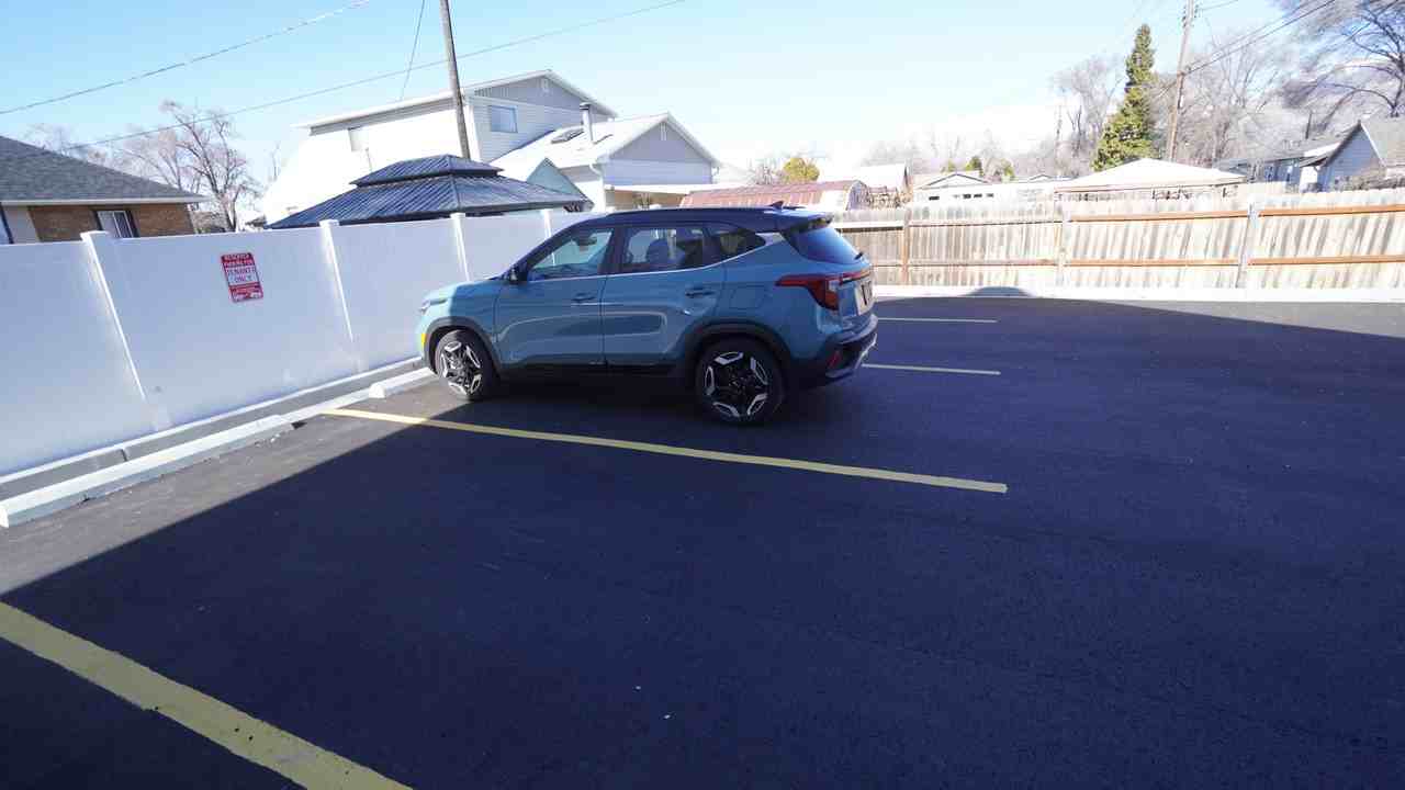 480 39Th St - Photo 3 of 21