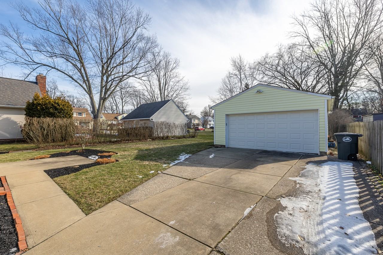 5292 Edenhurst Rd - Photo 3 of 24