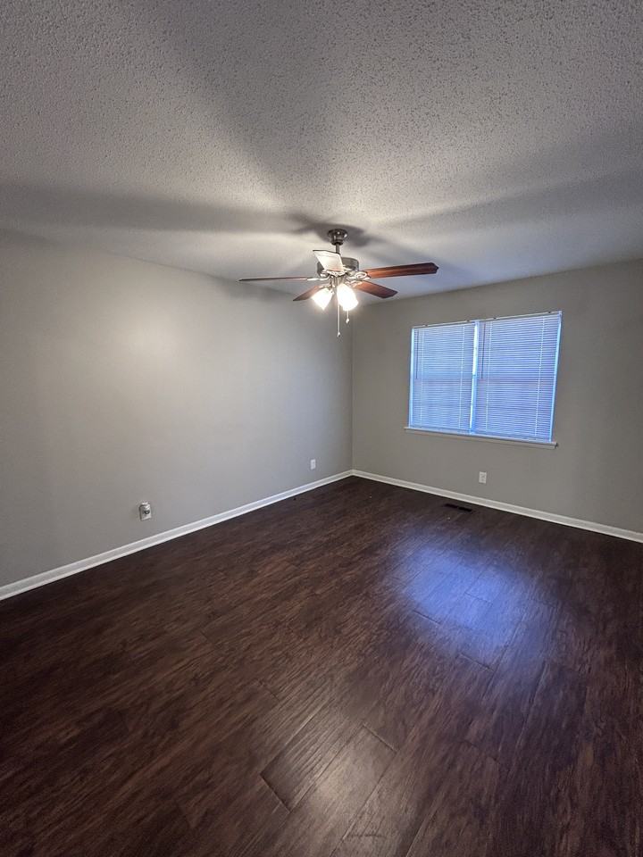 5605 Crescent Dr - Photo 2 of 10