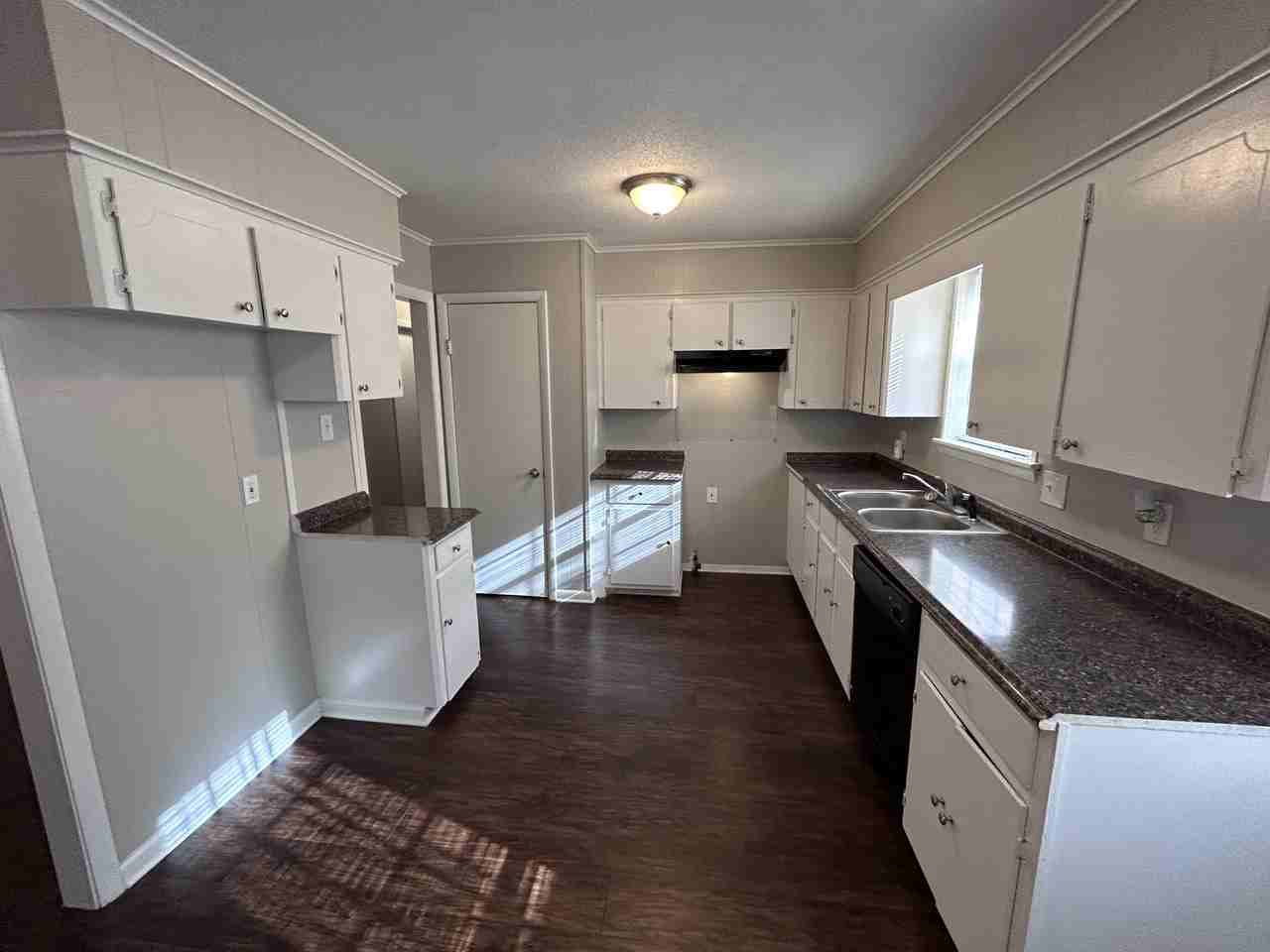 5605 Crescent Dr - Photo 3 of 10