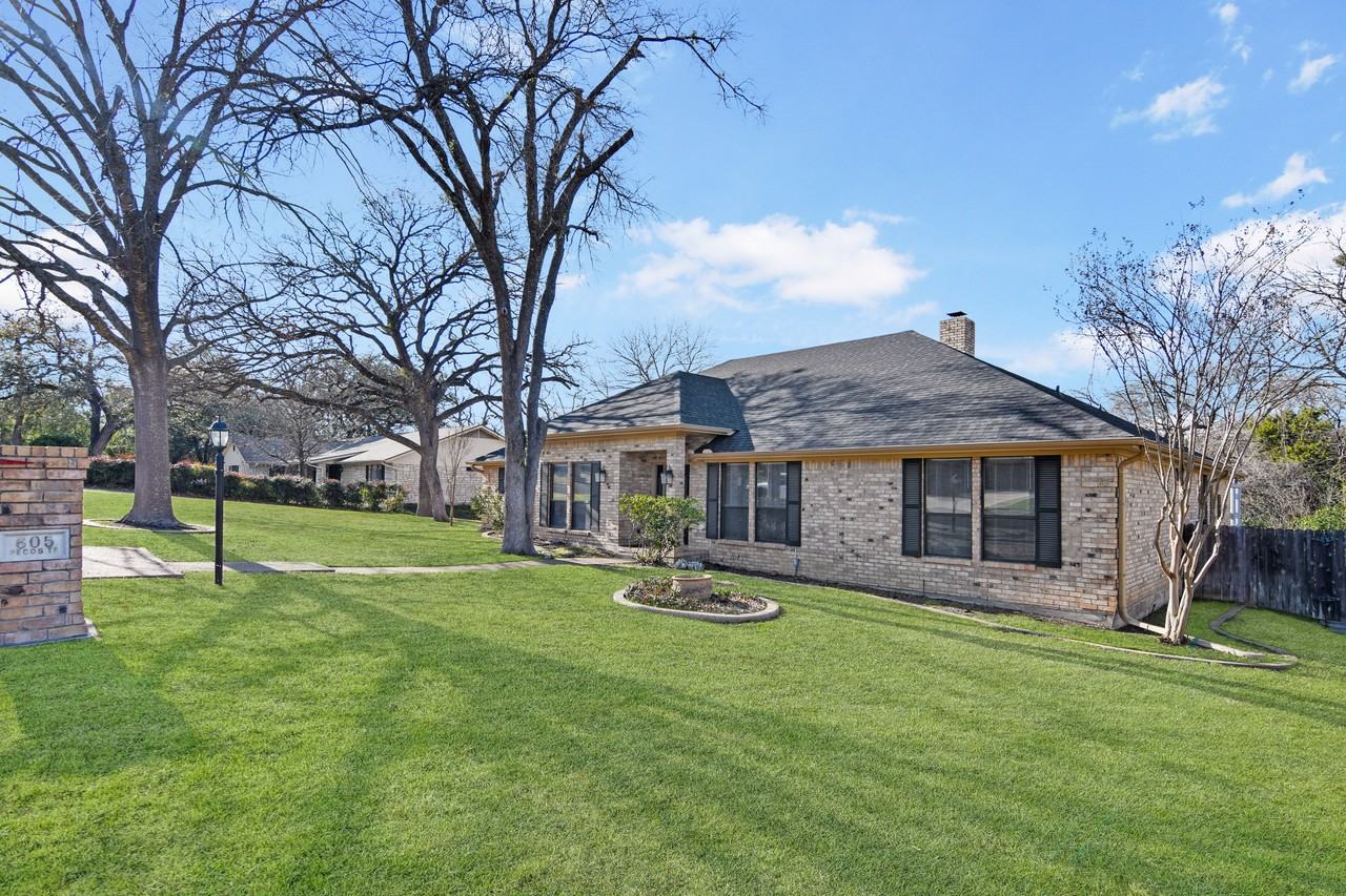 605 Pecos Trl - Photo 2 of 23
