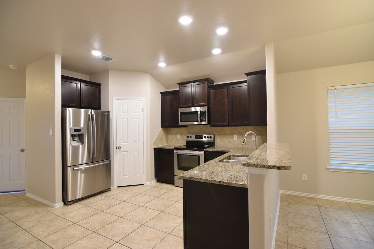 9515 Glynhill Ct - Photo 4 of 40