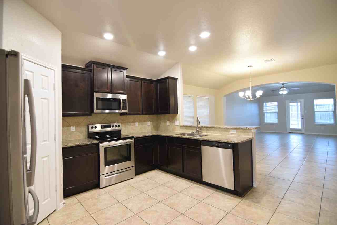 9515 Glynhill Ct - Photo 5 of 40