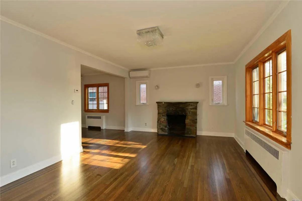 Utopia Pkwy - Photo 3 of 9