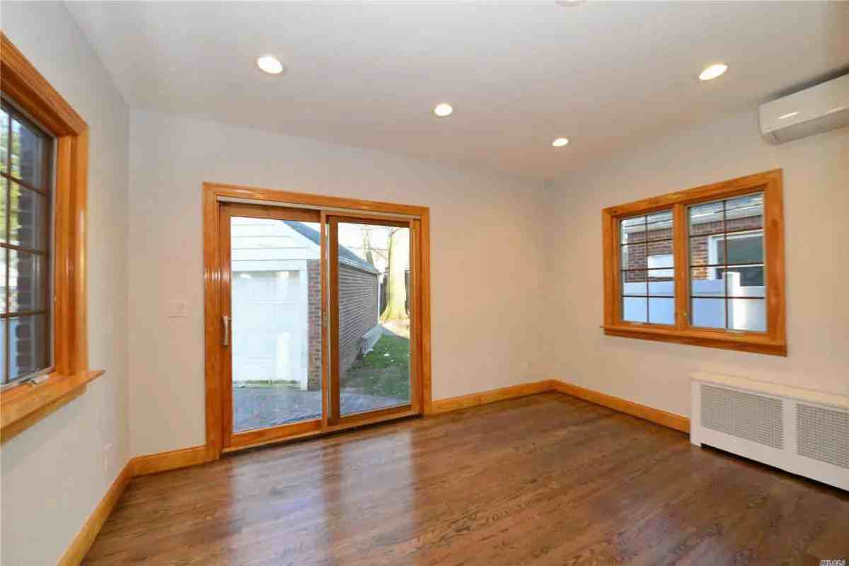 Utopia Pkwy - Photo 4 of 9