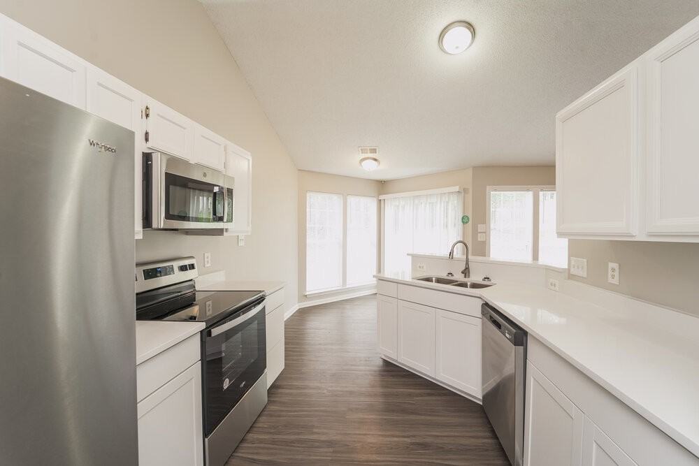 2400 Celosia Dr - Photo 7 of 16