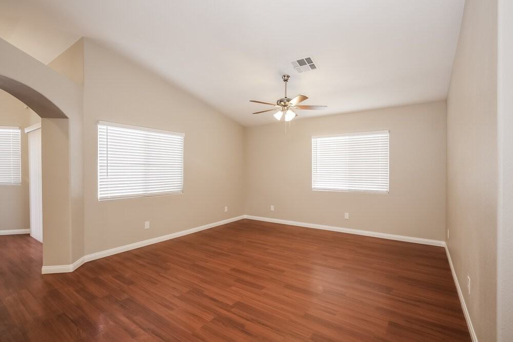 615 Stonehurst Dr - Photo 4 of 16