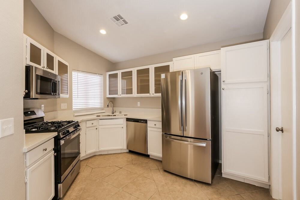 615 Stonehurst Dr - Photo 6 of 16