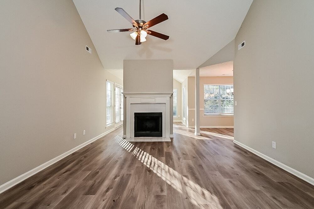 1322 Sweetwater Ct - Photo 4 of 16