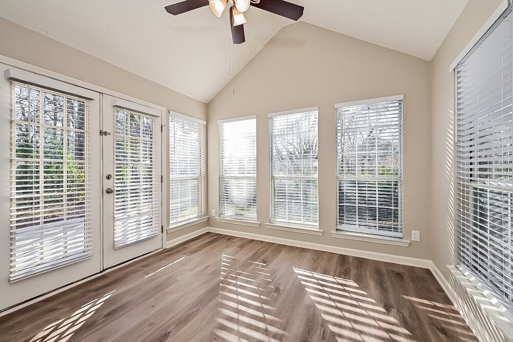 1322 Sweetwater Ct - Photo 5 of 16