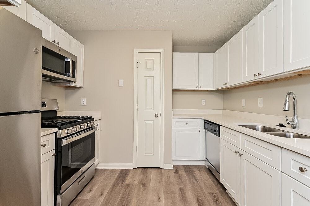 1322 Sweetwater Ct - Photo 7 of 16