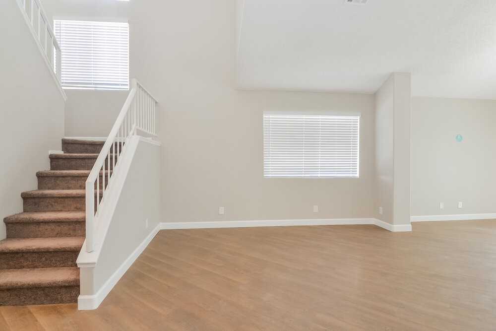 270 Westwind Rd - Photo 5 of 17