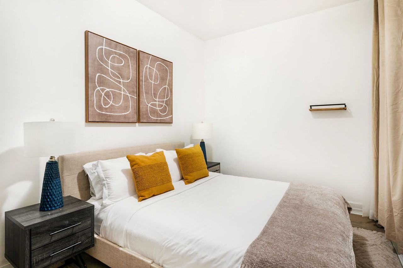 428 W 47th St #1021928P - Photo 2 of 24