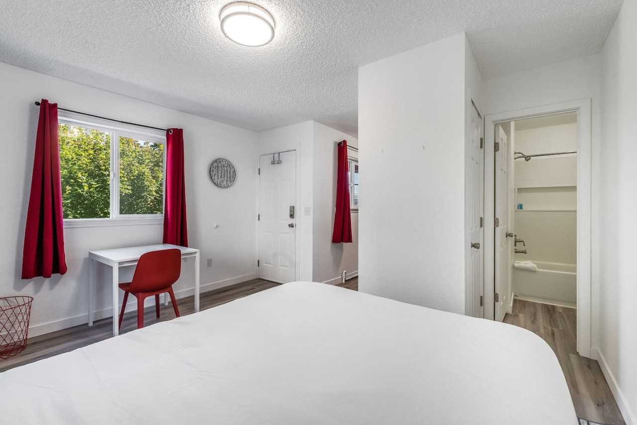 612 S 18th St #1045863P - Photo 3 of 12