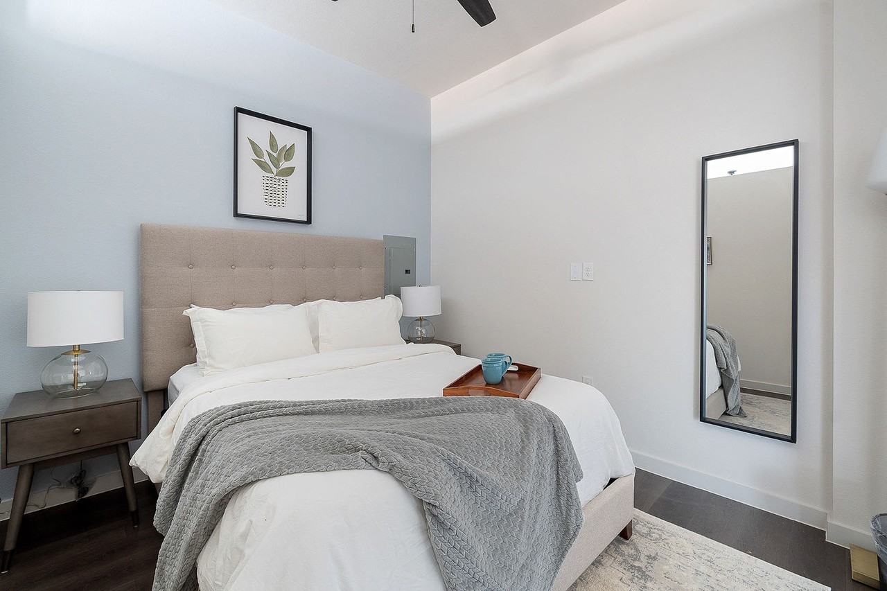 2232 Empire Central #1018236P - Photo 6 of 23