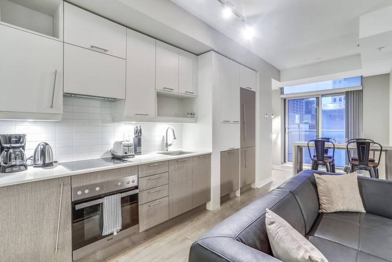 255 A Queen Street West - Photo 2 of 64