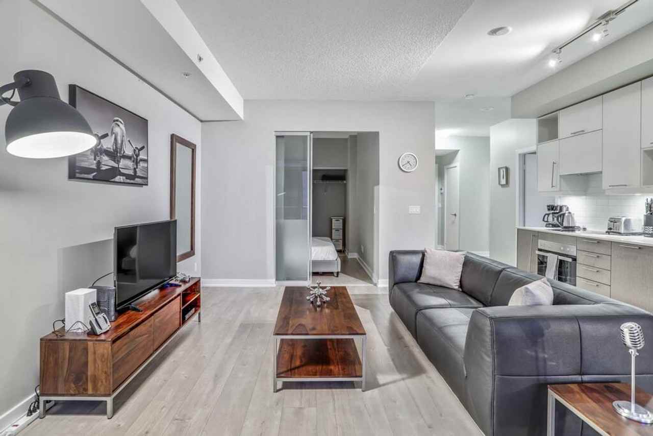 255 A Queen Street West - Photo 3 of 64