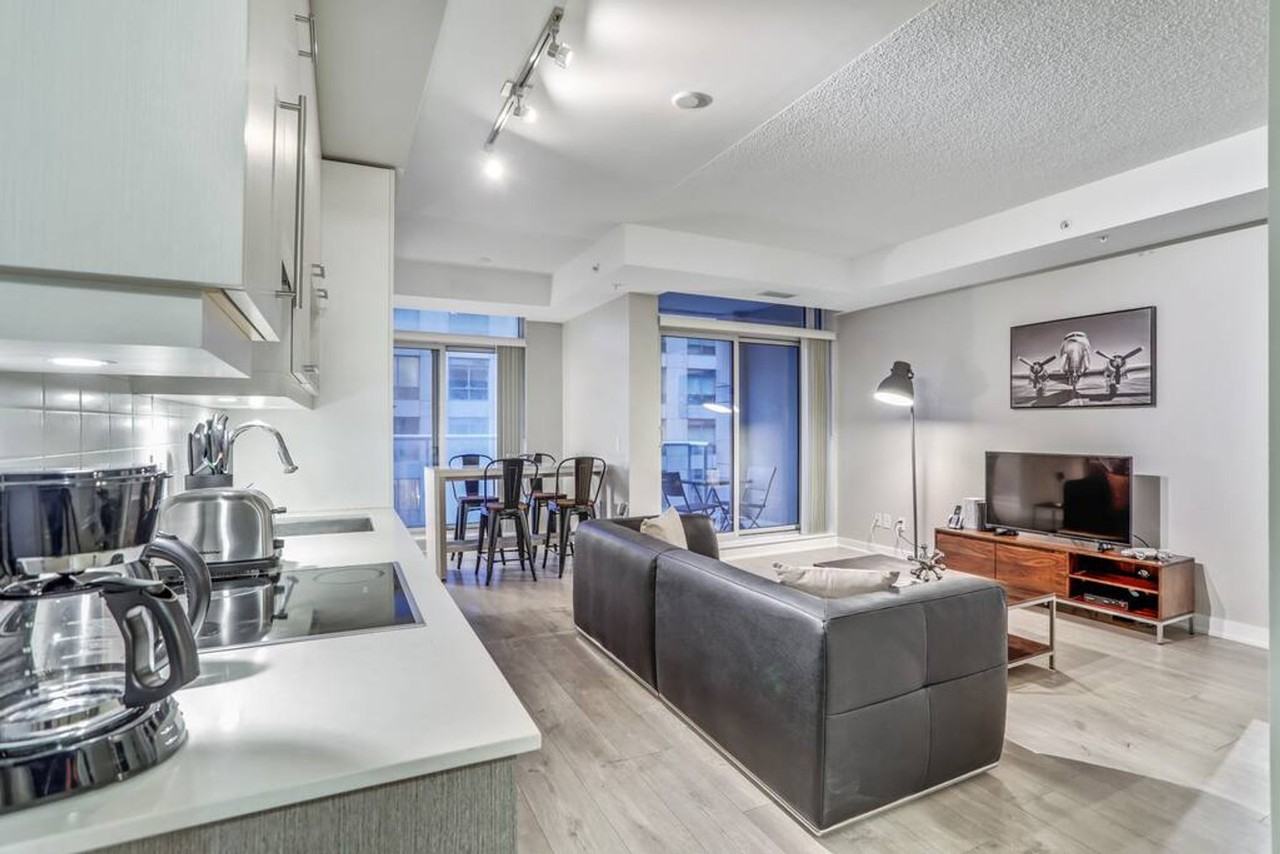 255 A Queen Street West - Photo 4 of 64