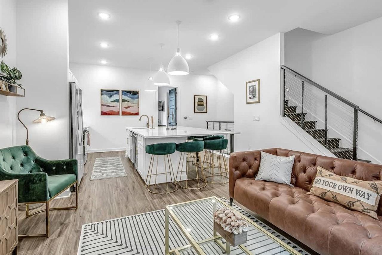 738 Douglas Avenue - Photo 4 of 52