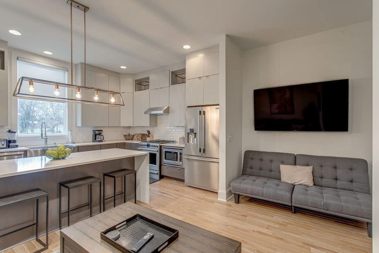 1120 Argyle Ave #1051679P - Photo 2 of 25