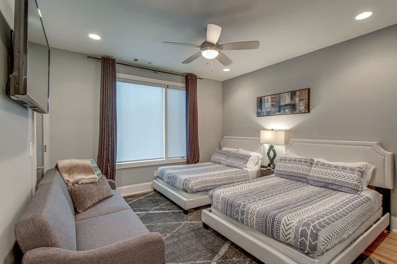 1120 Argyle Ave #1051679P - Photo 4 of 25