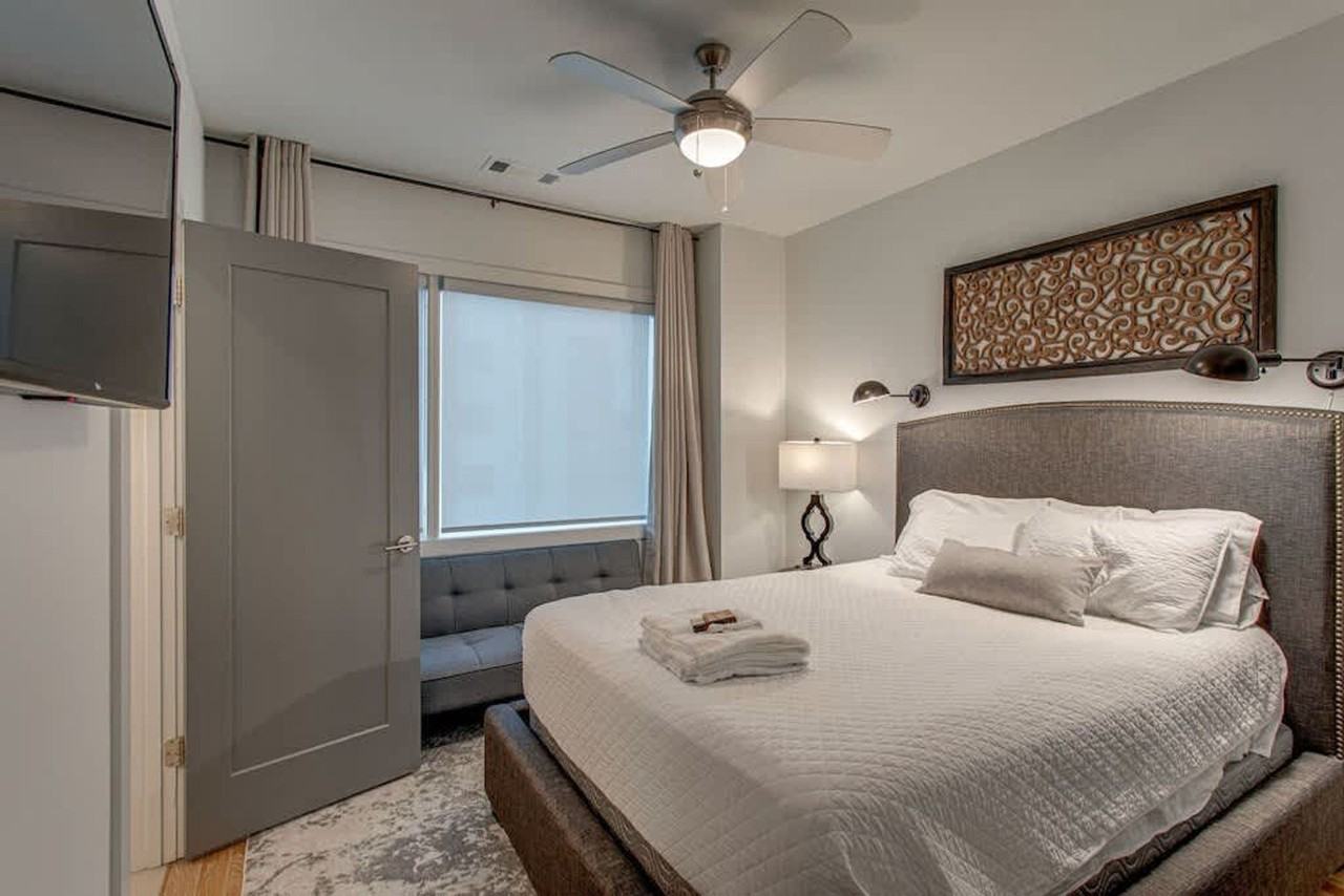 1120 Argyle Ave #1051679P - Photo 3 of 25