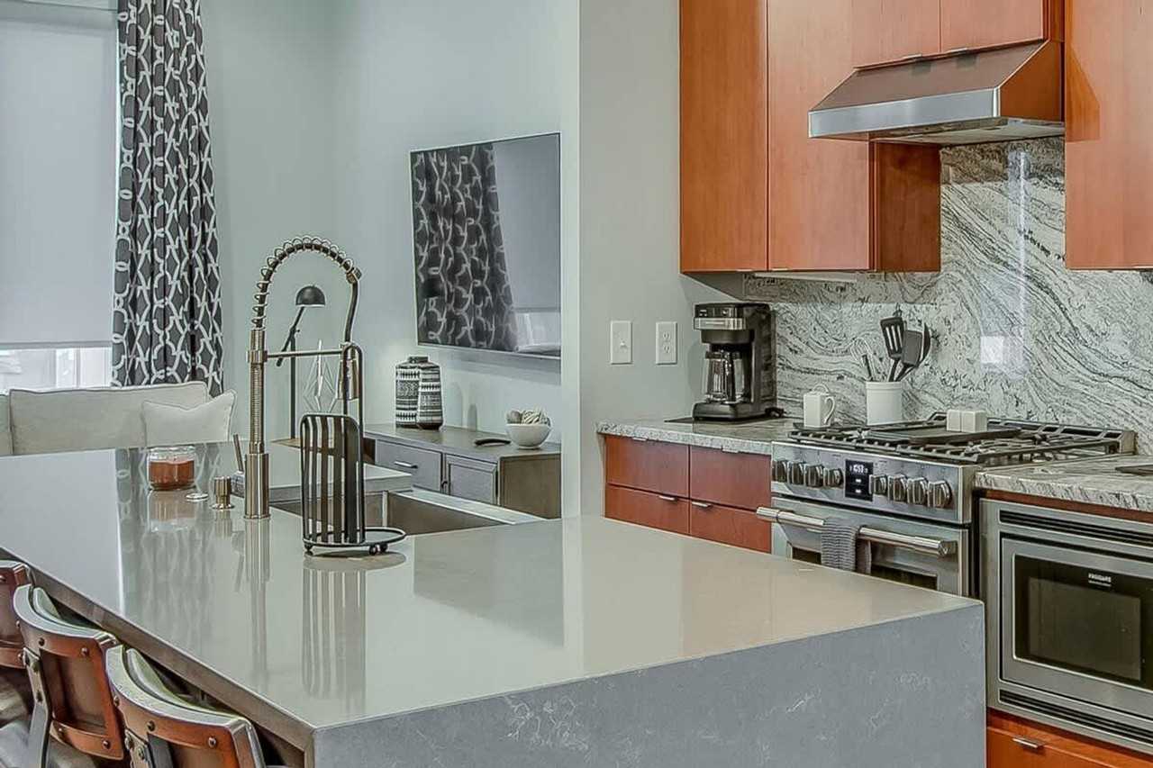 1122 Argyle Ave #1051695P - Photo 3 of 31