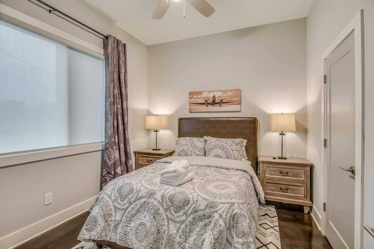 1122 Argyle Ave #1051695P - Photo 2 of 31