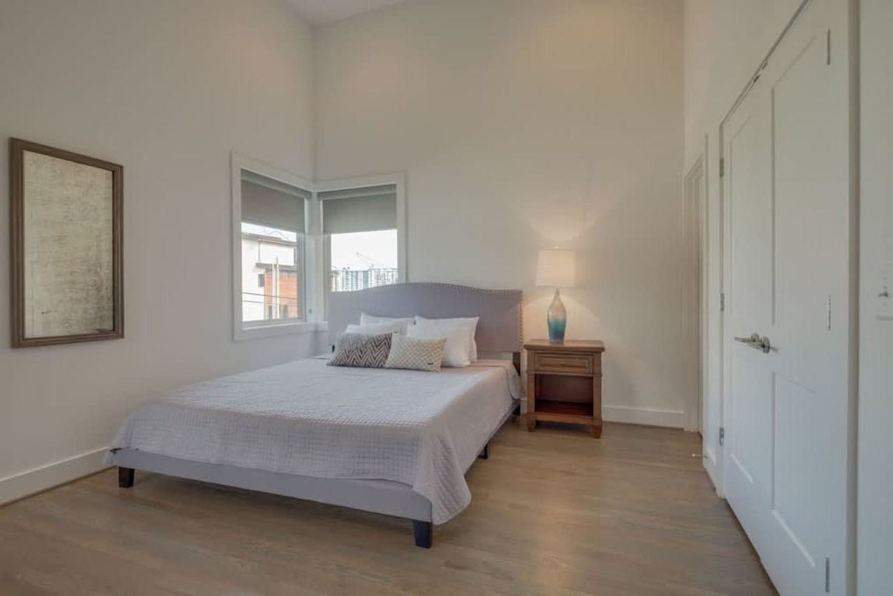 9th Ave N #1051680P - Photo 3 of 28