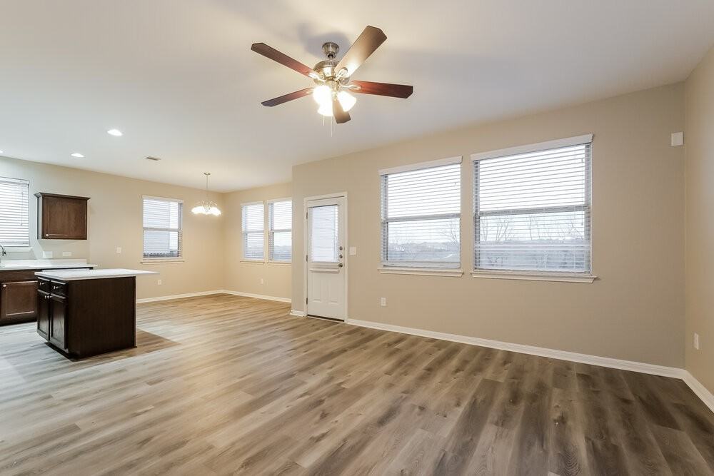 271 Eagle Brook Ln - Photo 6 of 17