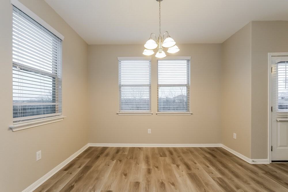 271 Eagle Brook Ln - Photo 7 of 17