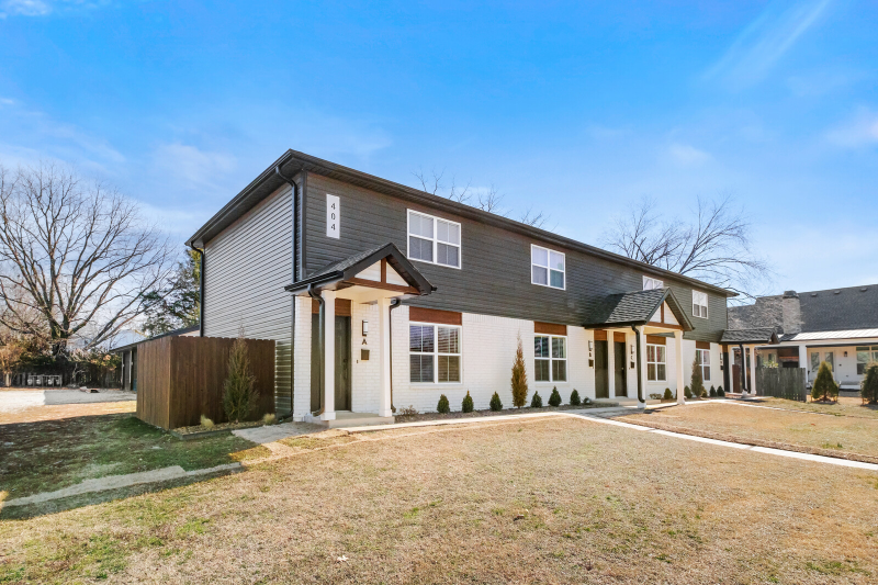 404 Nw D St - Photo 2 of 20