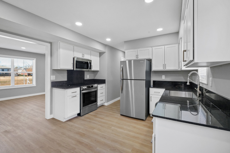 404 Nw D St - Photo 5 of 20