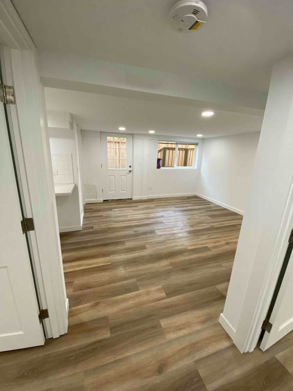 806 Sw Henderson St #B - Photo 7 of 12