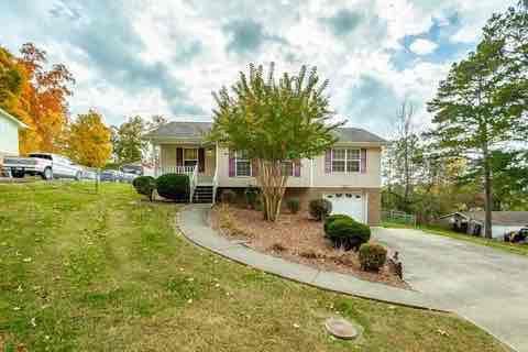 1220 20th St Se - Photo 2 of 10