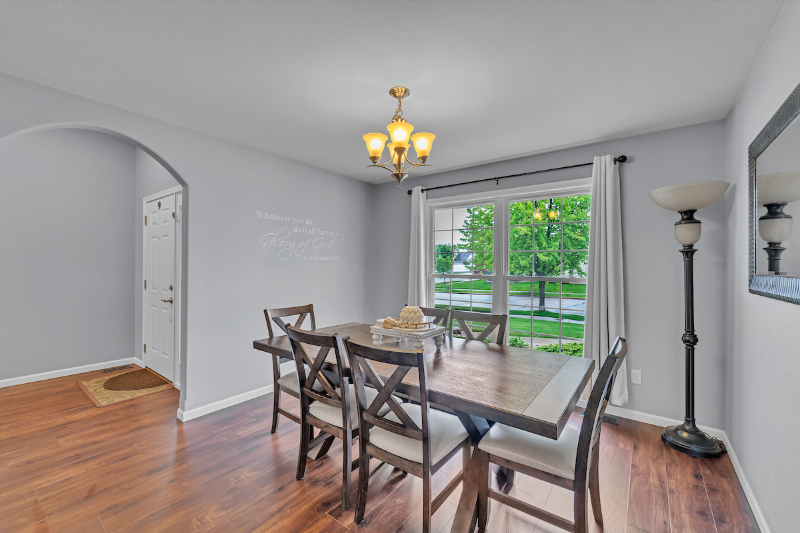 5512 31st St - Photo 2 of 12