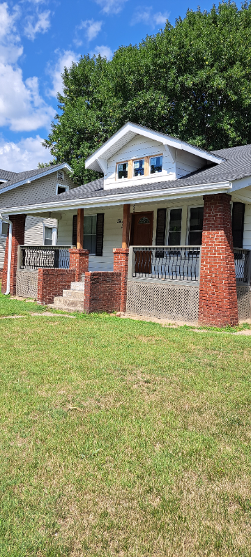 330 Bowman Ave - Photo 2 of 17