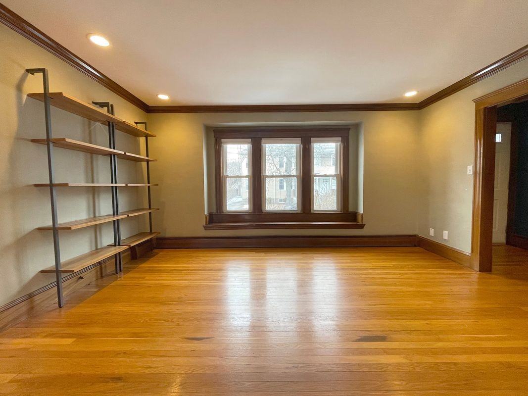 105 Webster St - Photo 3 of 17